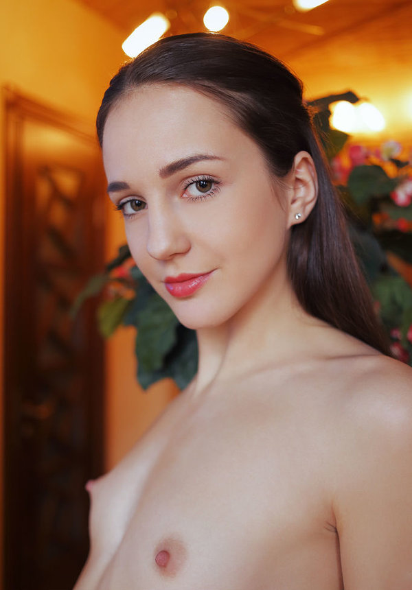 Белла, 23 года, 2 размер груди